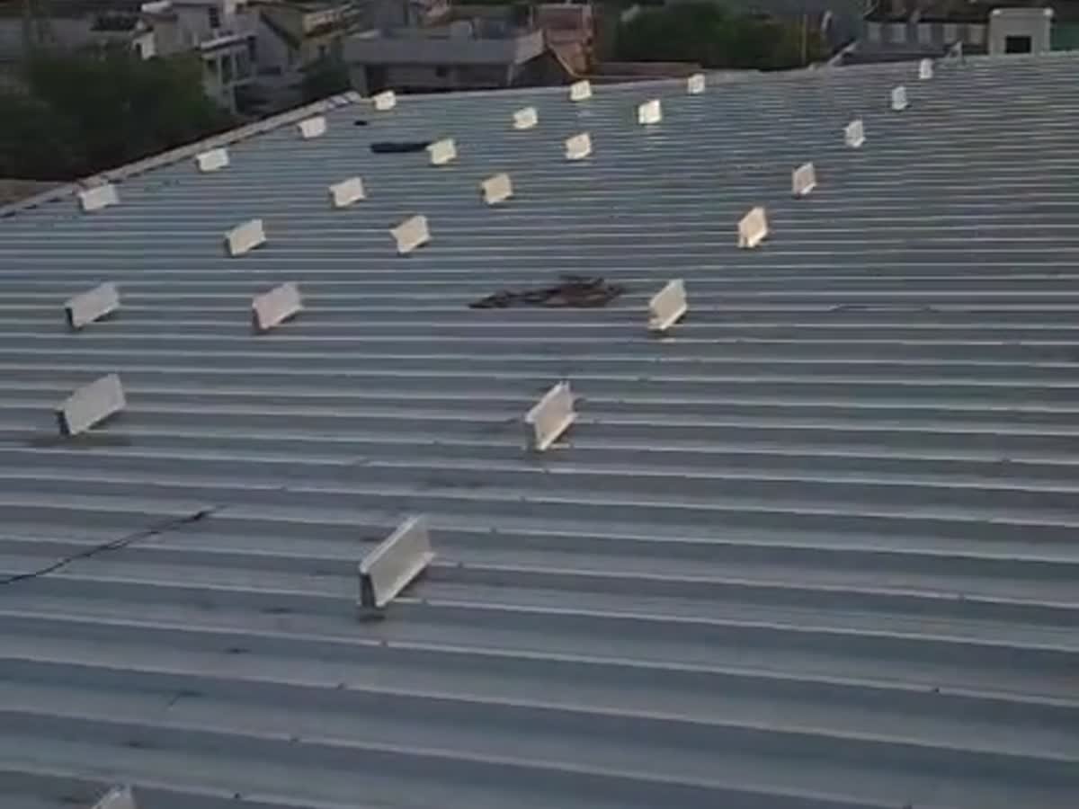 Sheet roof clamp fitting